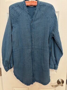 NATURAL LIFE - Laid Back Tunic in Blue - Size Small